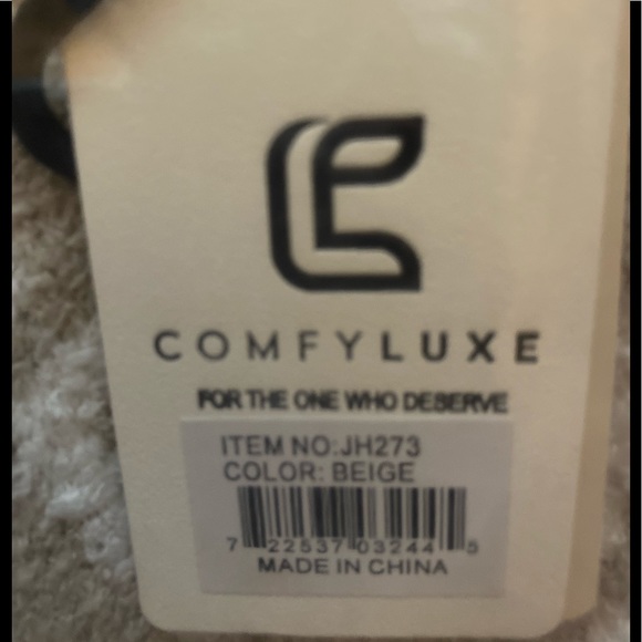 NEW Rich Taupe and Cream Winter Beanie Hat - Picture 3 of 5